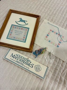 Sue Hillis Designs Country Mats N Frames Baby Cross Stitch Kit 1987